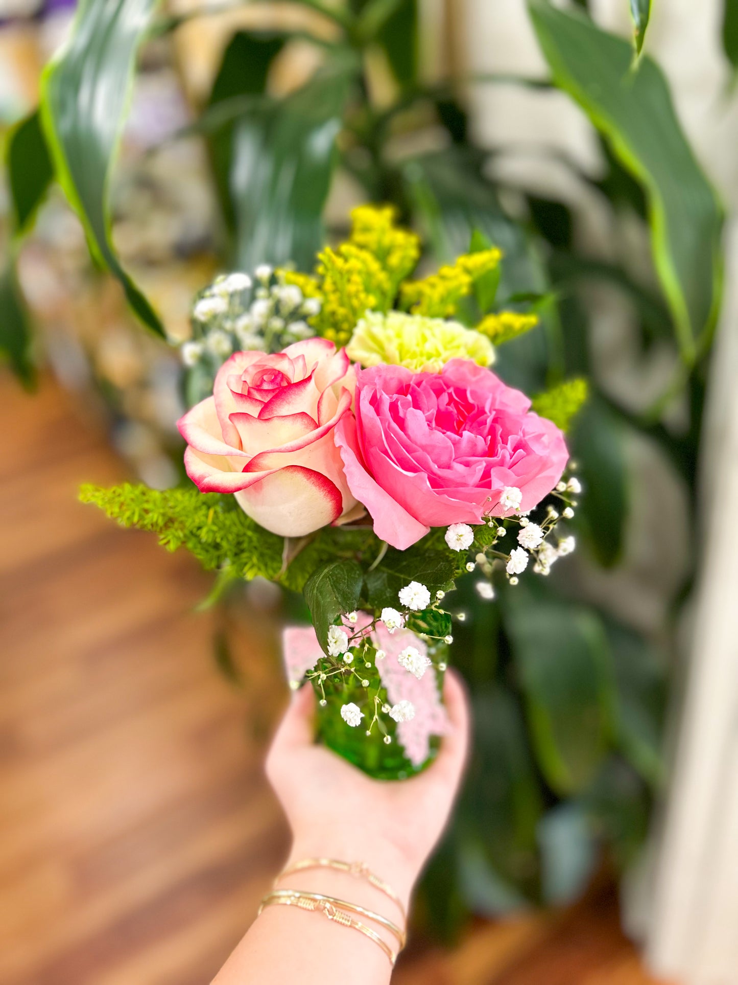 $25 Sussie Bloom Floral Arrangement