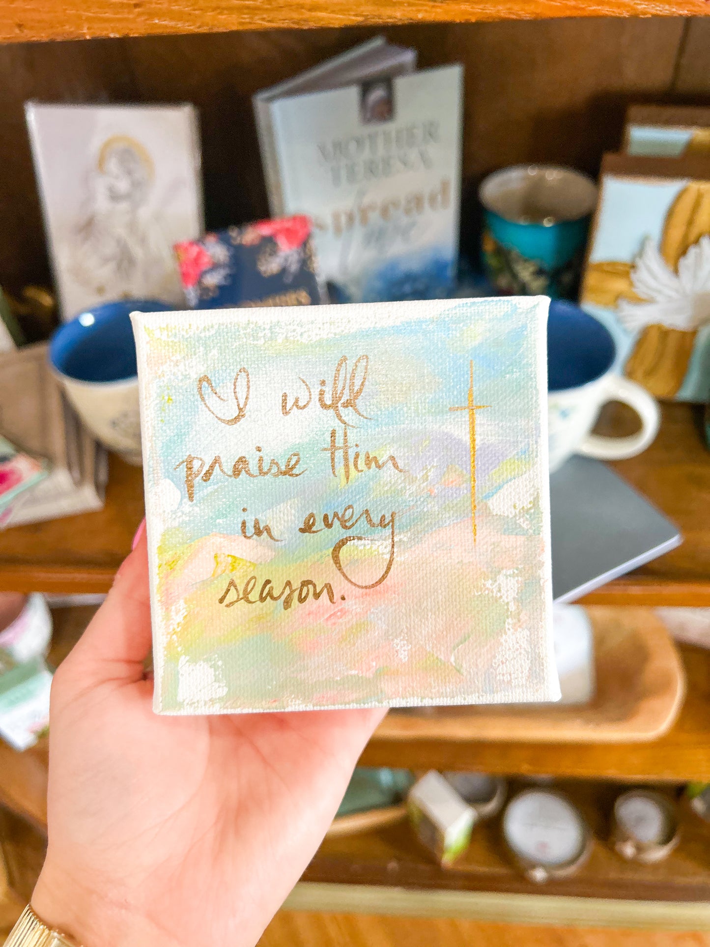 4x4 I Will Praise Him in Every Season Gold Cross Pastel Background