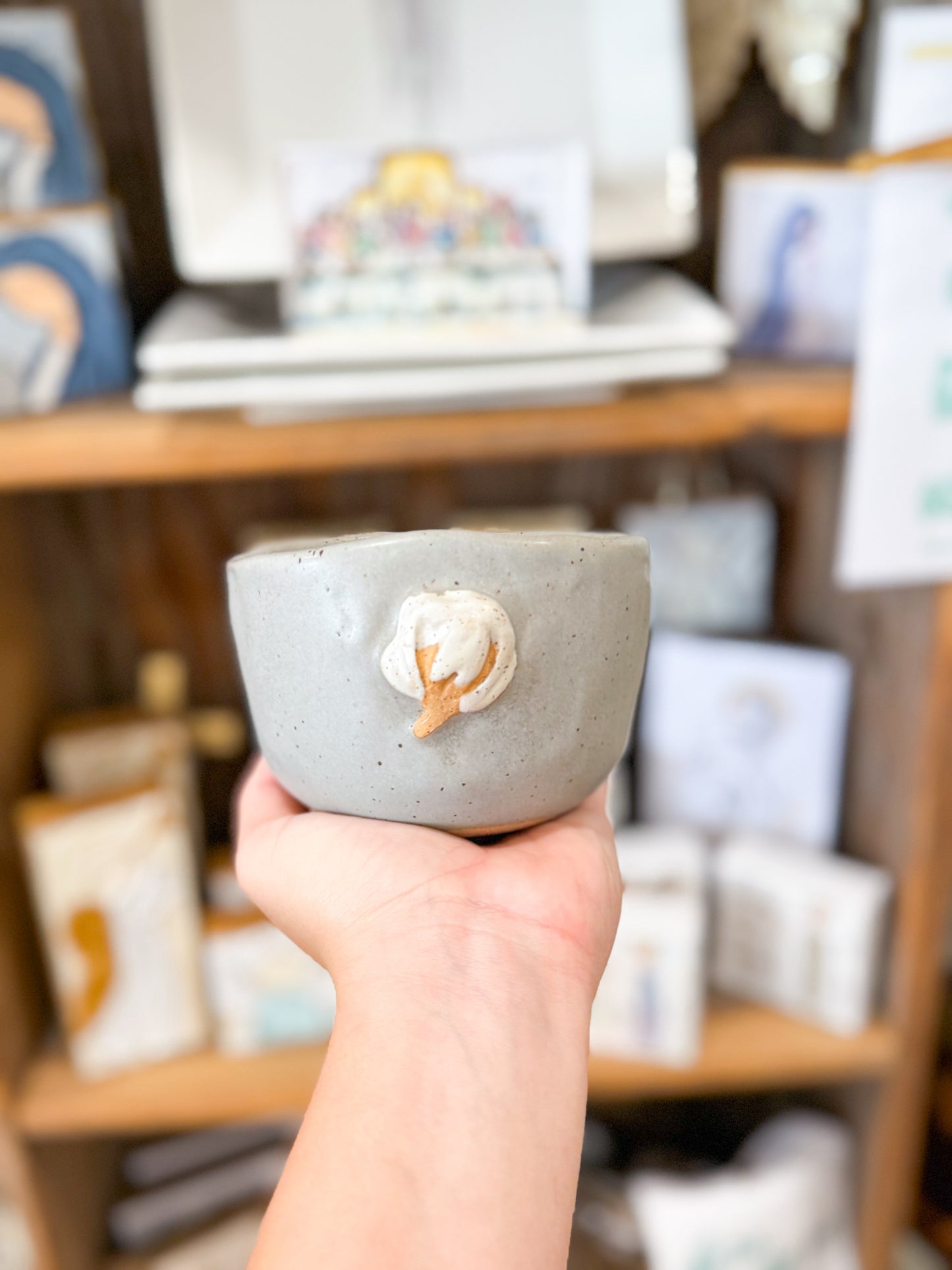 14oz Grey Cotton Pottery Candle Lavish