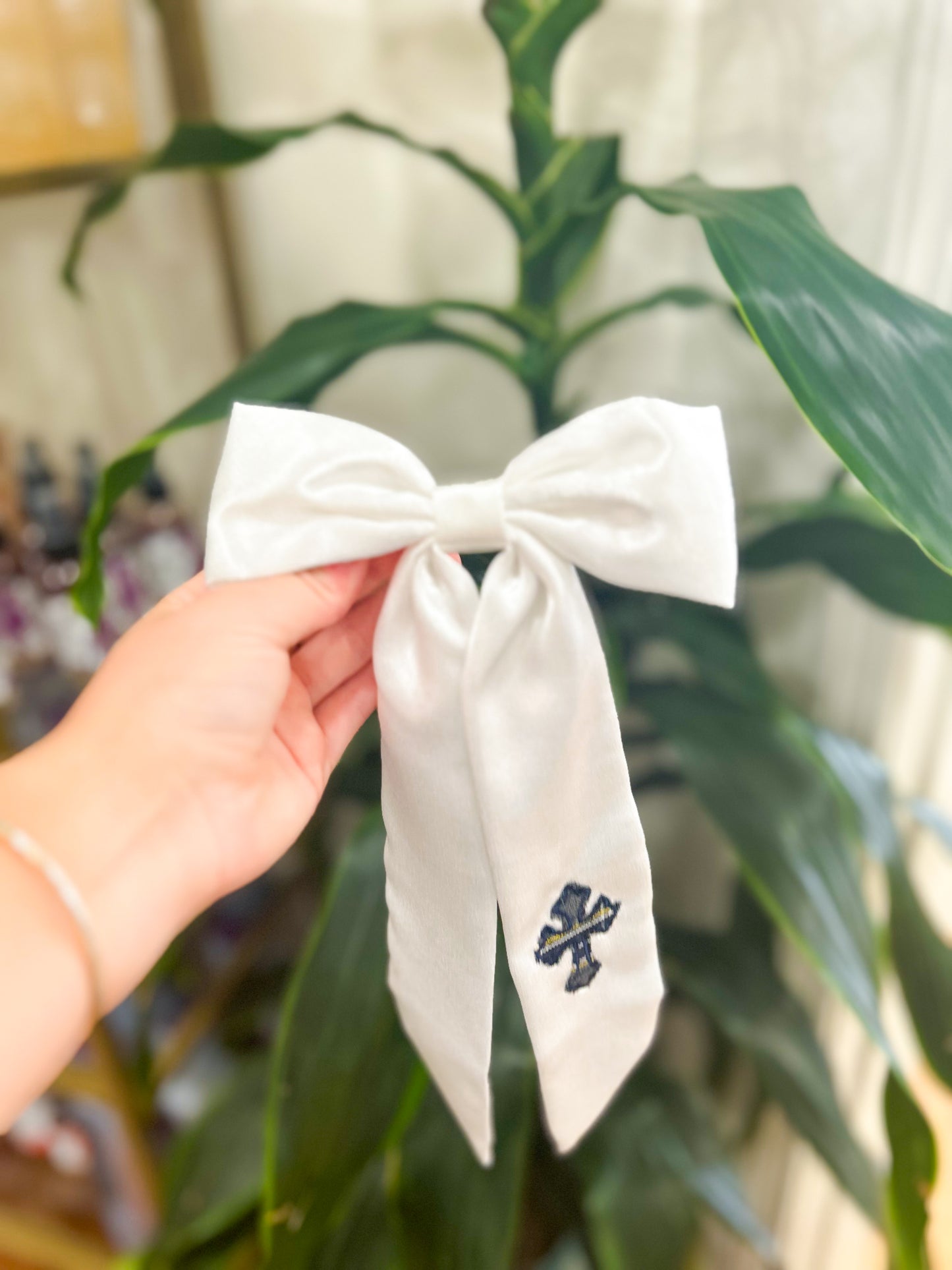 St Ed Mass Day Hanging Bow