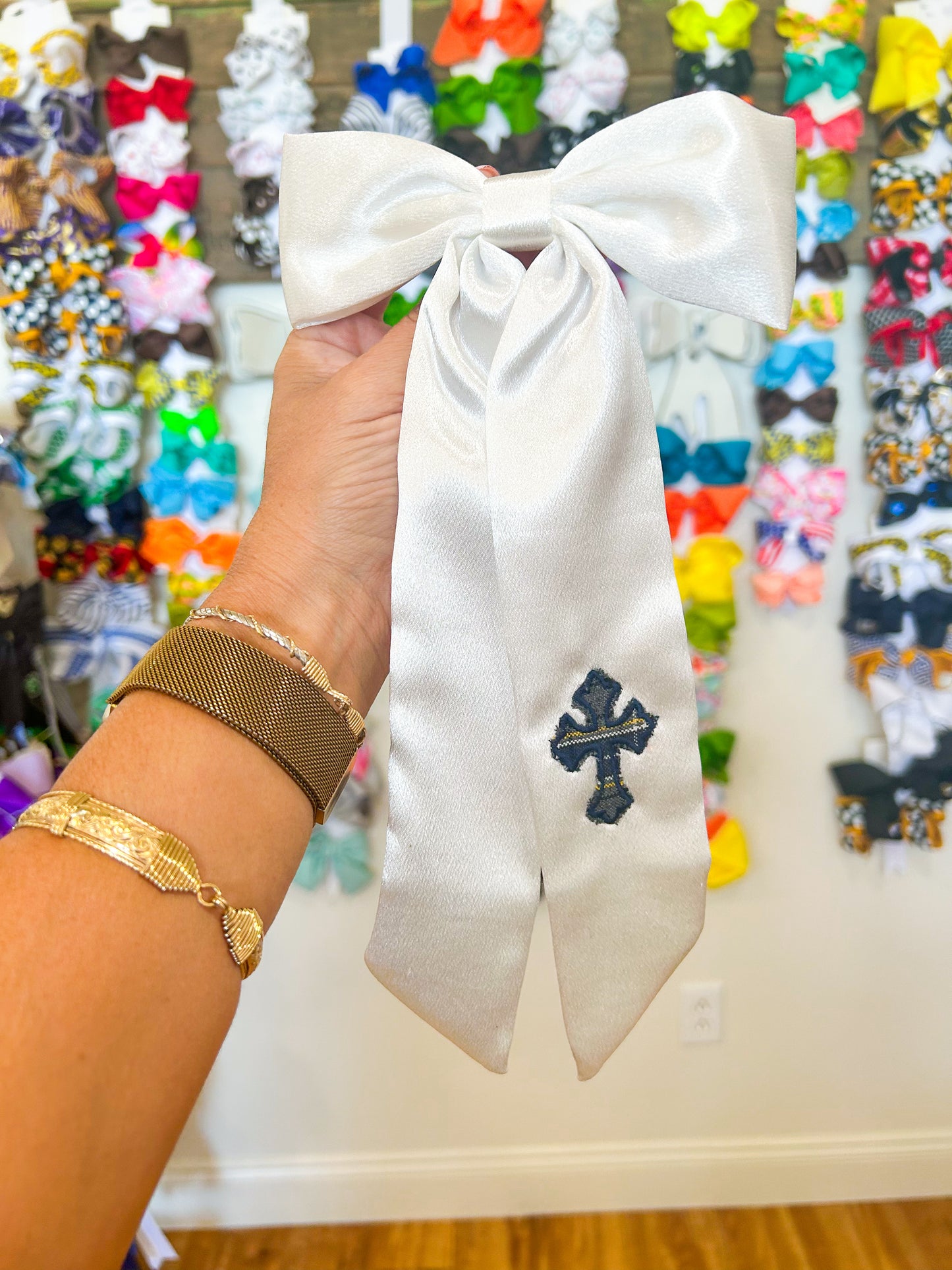 St Ed Mass Day Hanging Bow