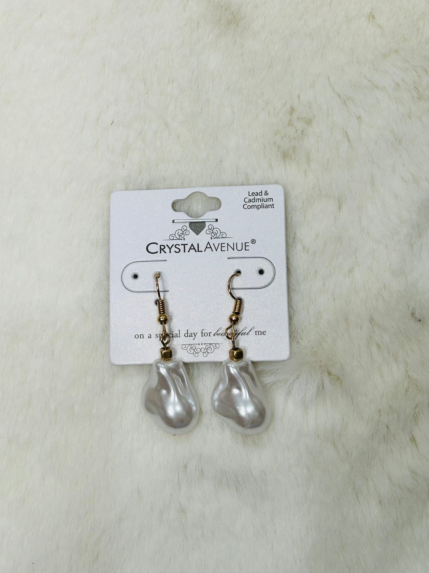 Juniper Pearl Dangle Earrings Gold