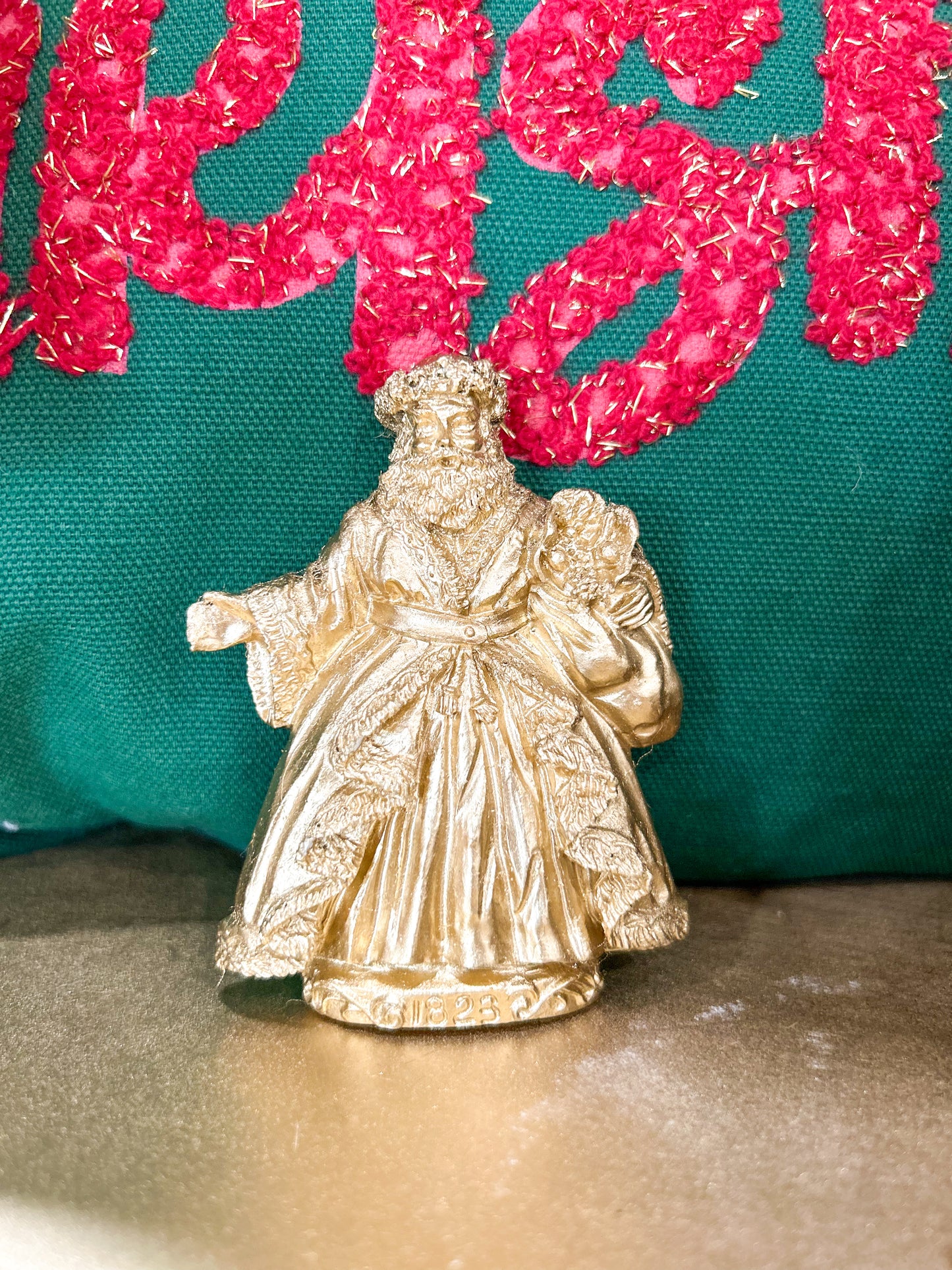 Golden Santa Magnet 1823
