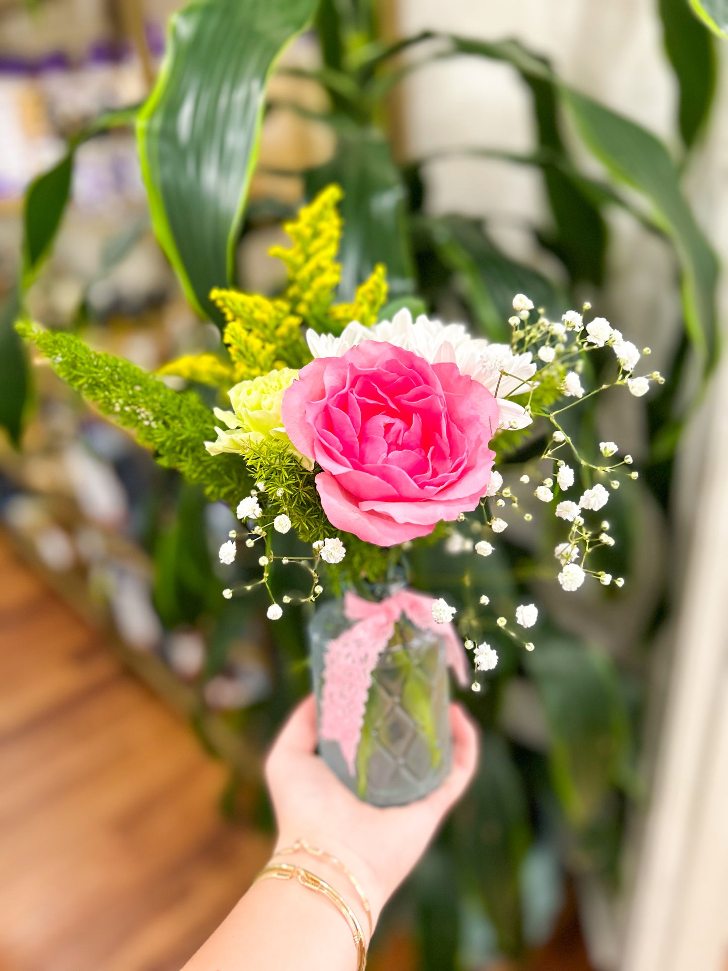 $25 Sussie Bloom Floral Arrangement