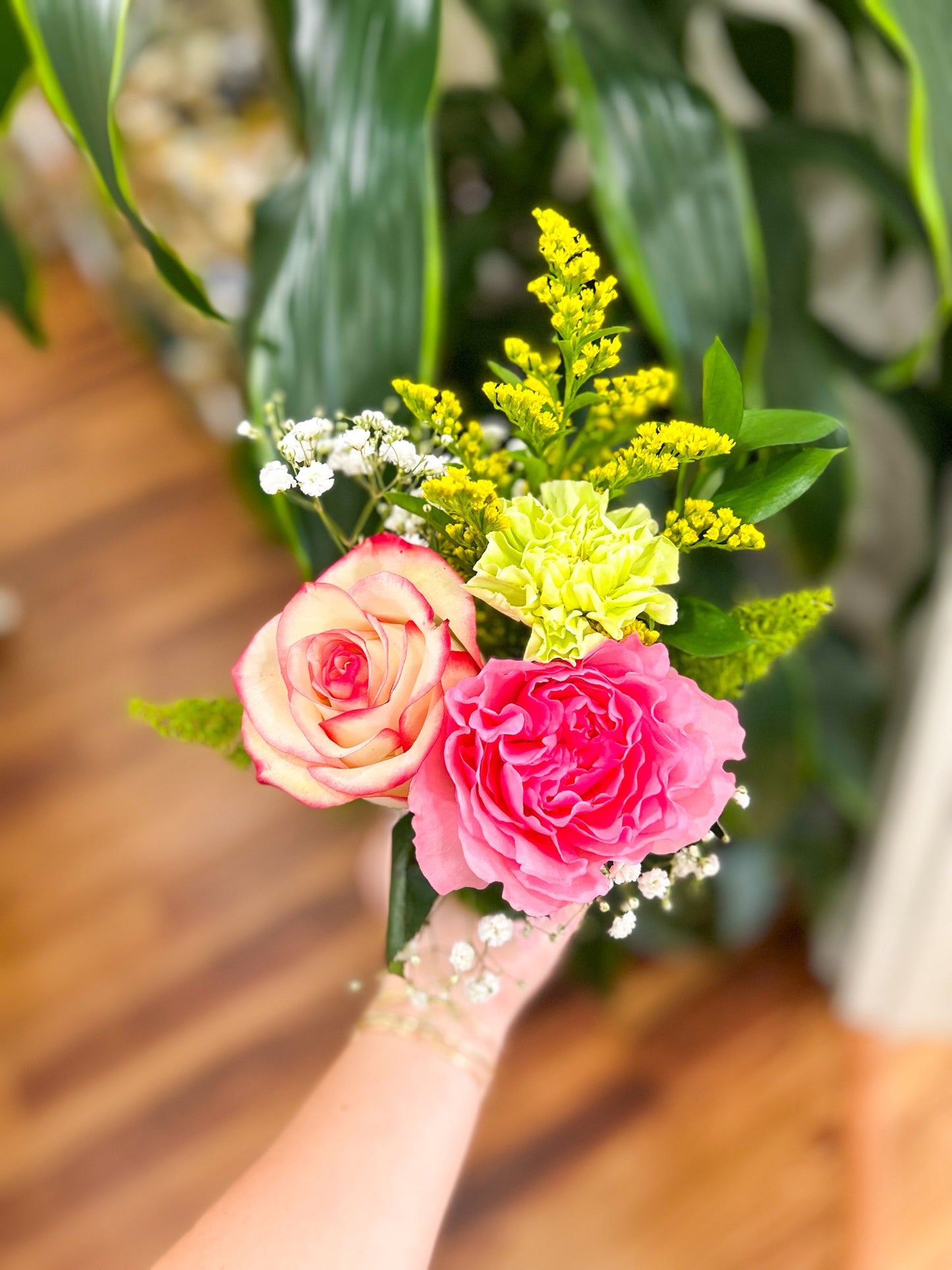 $25 Sussie Bloom Floral Arrangement