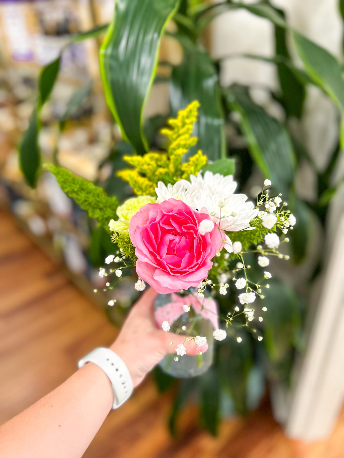 $25 Sussie Bloom Floral Arrangement