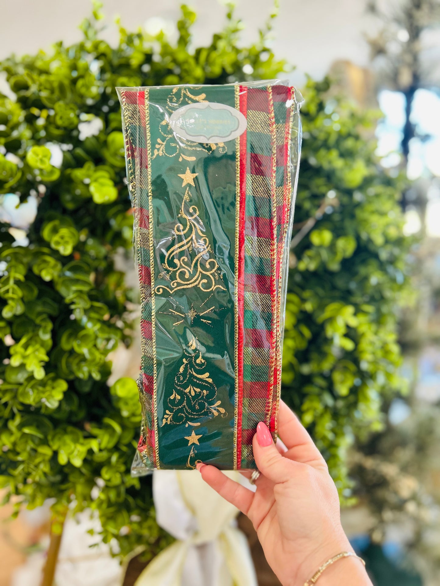 A Timeless Christmas Wreath Ribbon Trio Style