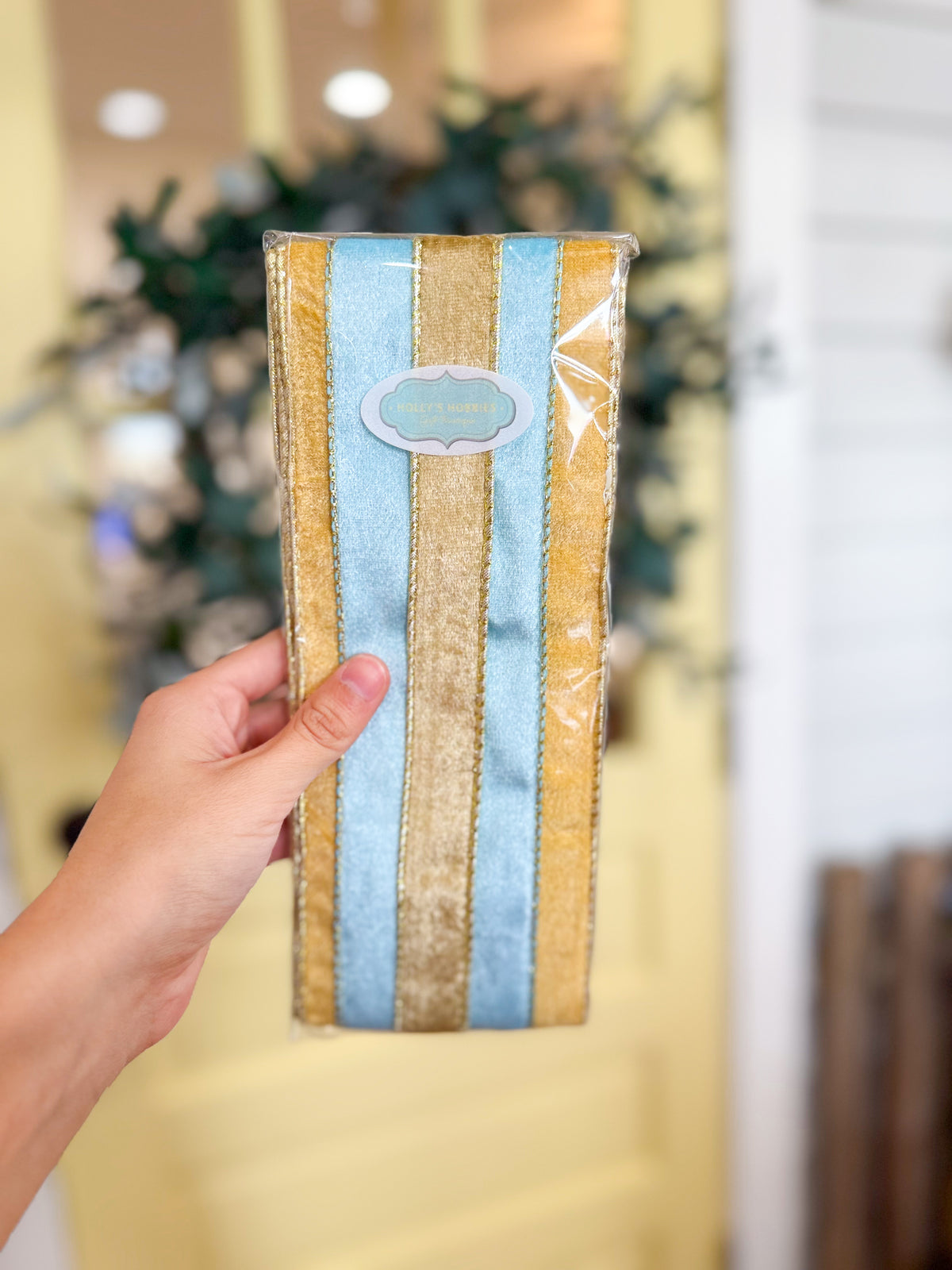 Champagne Blue/Gold Wreath Ribbon Trio Style