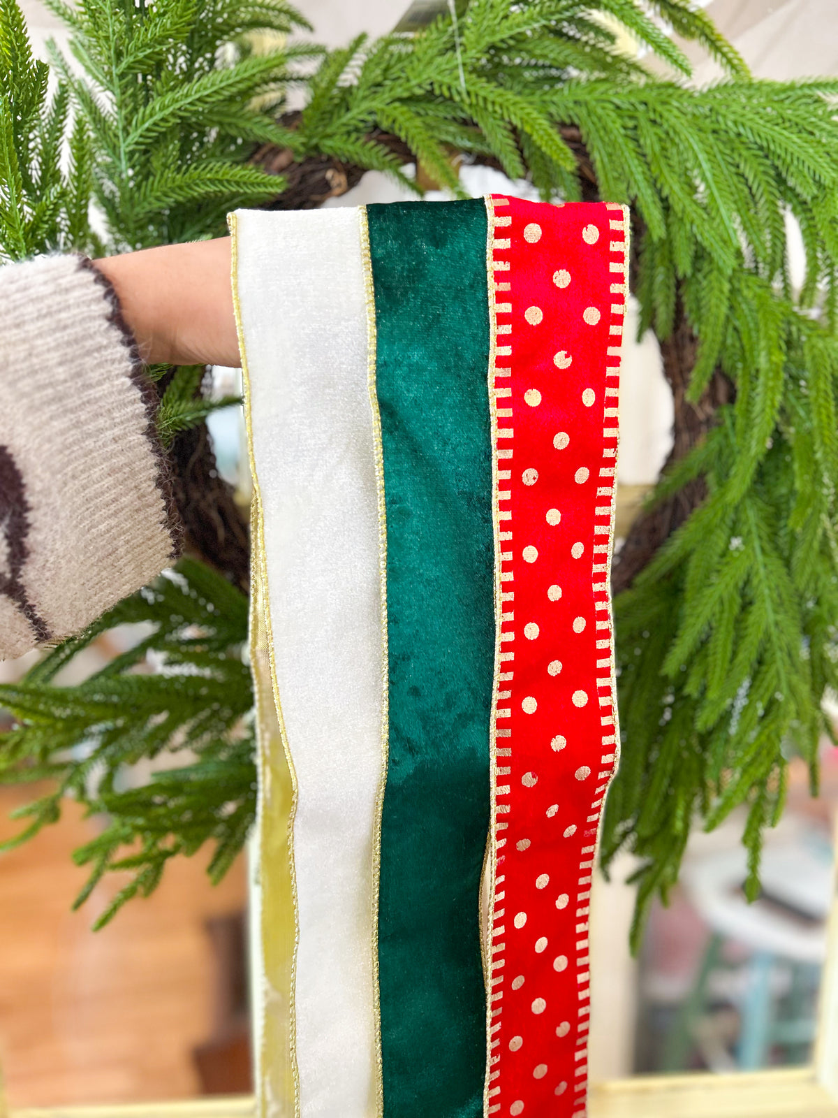 Christmas Grandeur Wreath Ribbon Trio Style