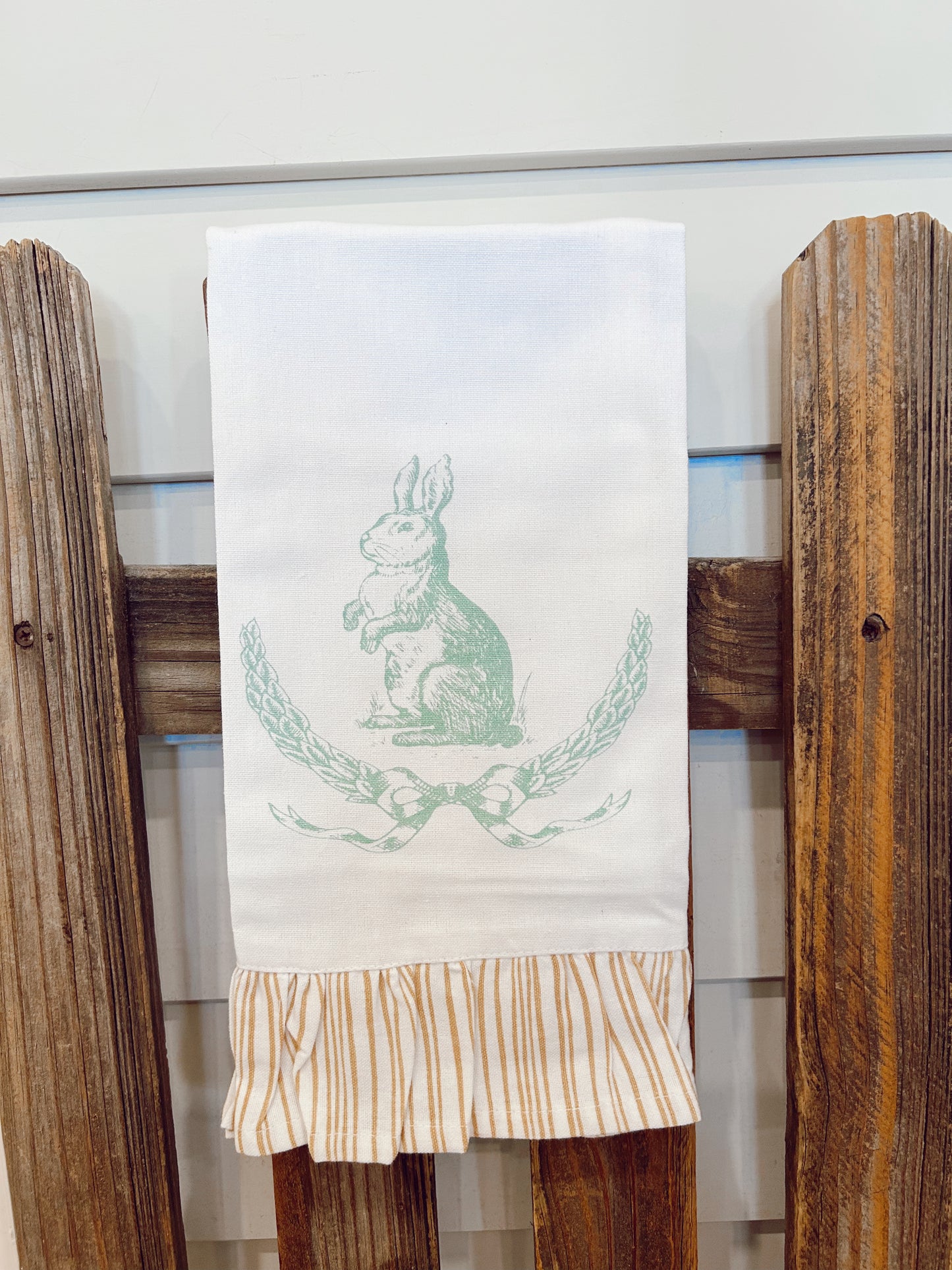 Laurel Wreath Bunny Hand Towel White/Almond