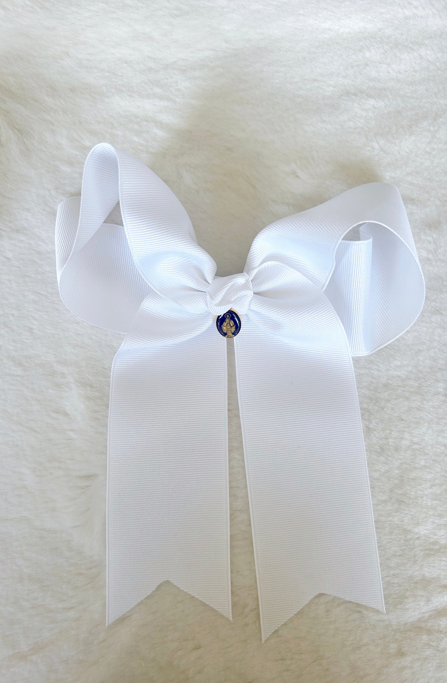 Maria White Hanging Bow With Charm