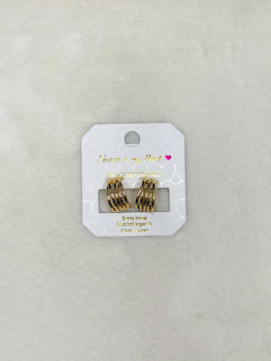 Mae Ribbed Gold Huggie Hoops Earrings