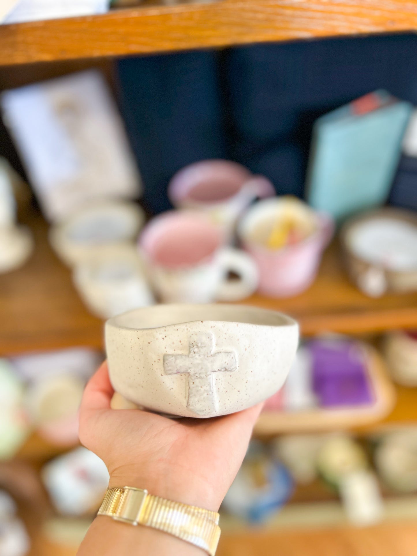7oz White Cross Pottery Candle-Lavish
