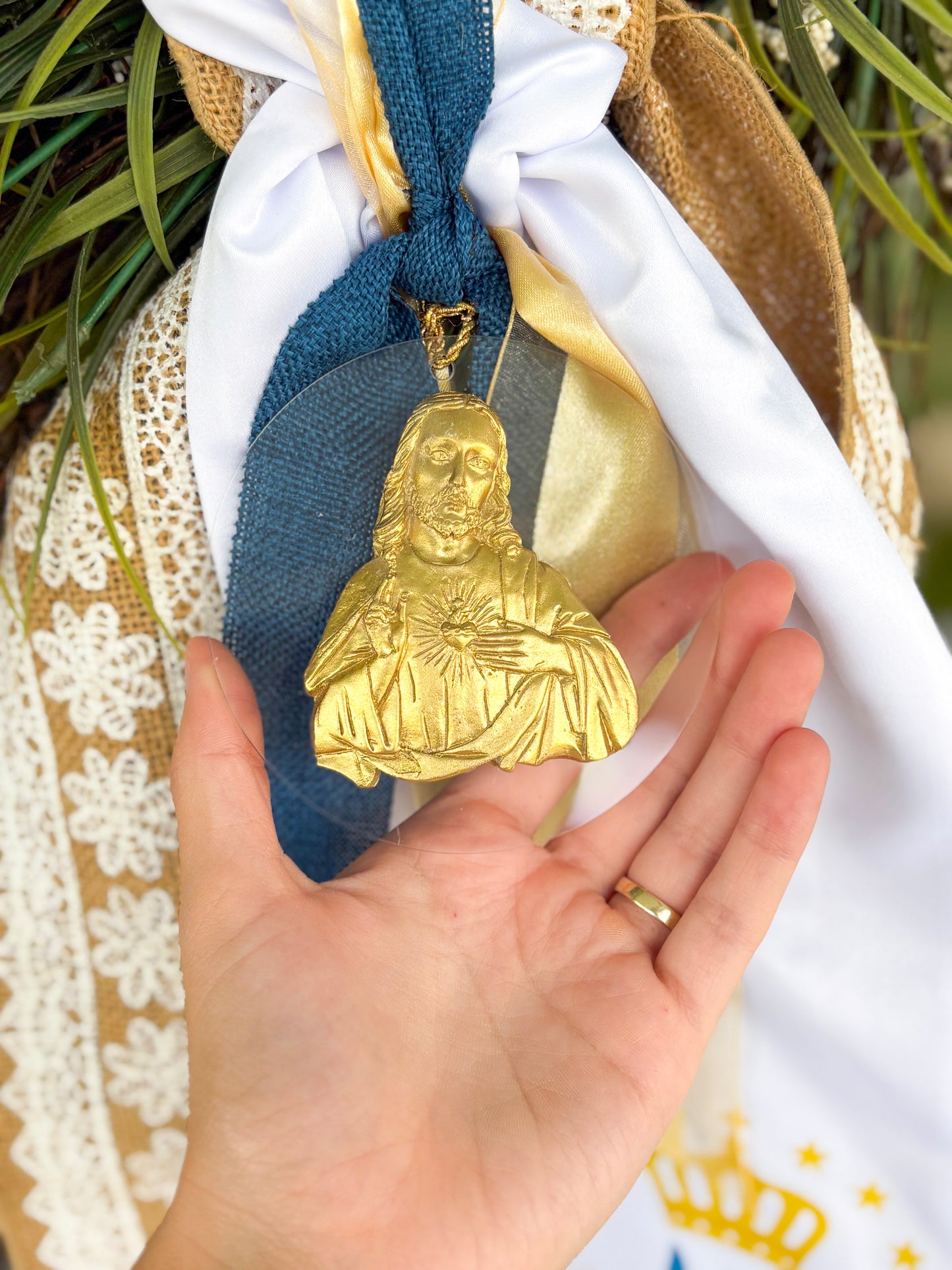 Ornament Sacred Heart of Jesus- Silhouette Disk Ornament
