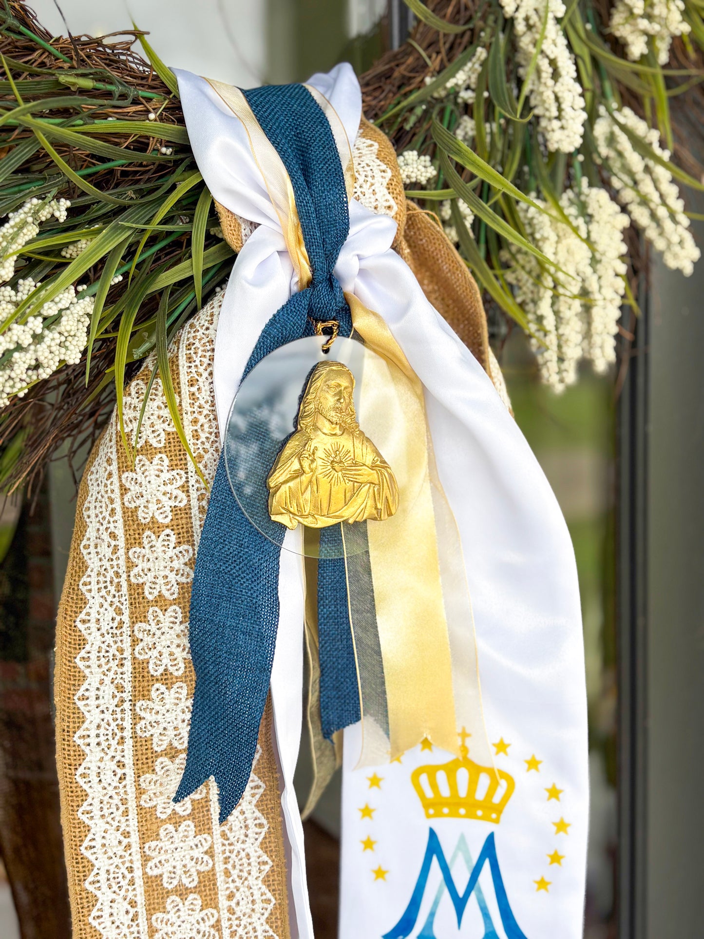 Ornament Sacred Heart of Jesus- Silhouette Disk Ornament