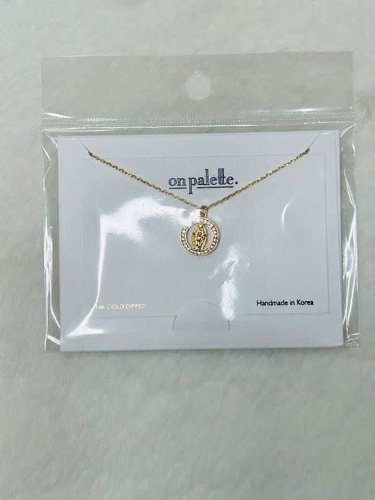 Queen Mini Miraculous Medal Pearls & Diamonds Gold Necklace