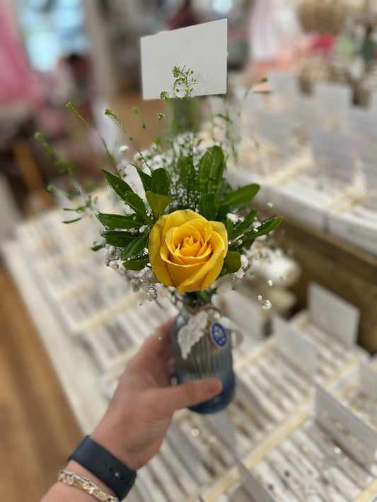 Sussie Blooms- One Main Flower