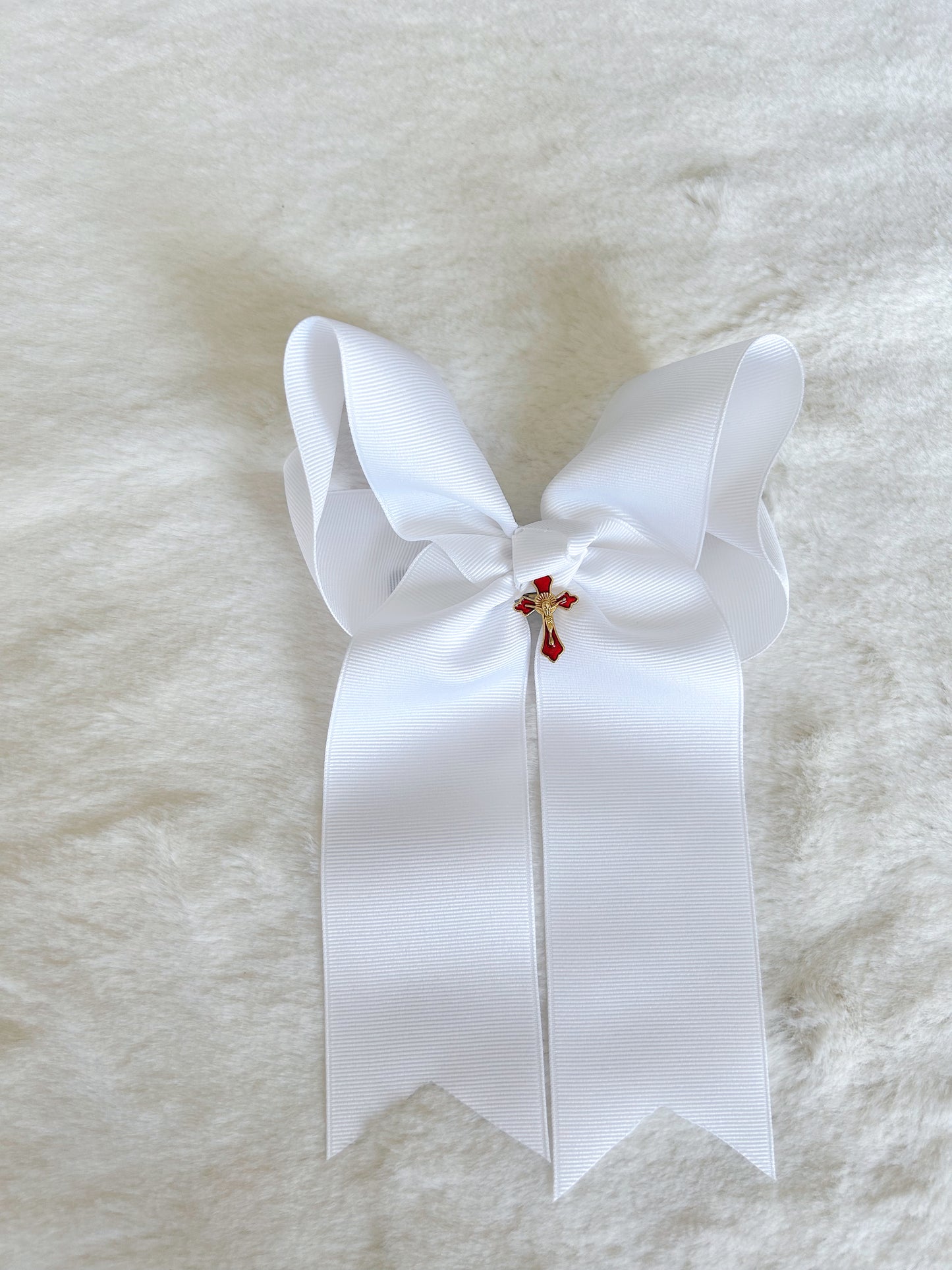 Maria White Hanging Bow With Charm