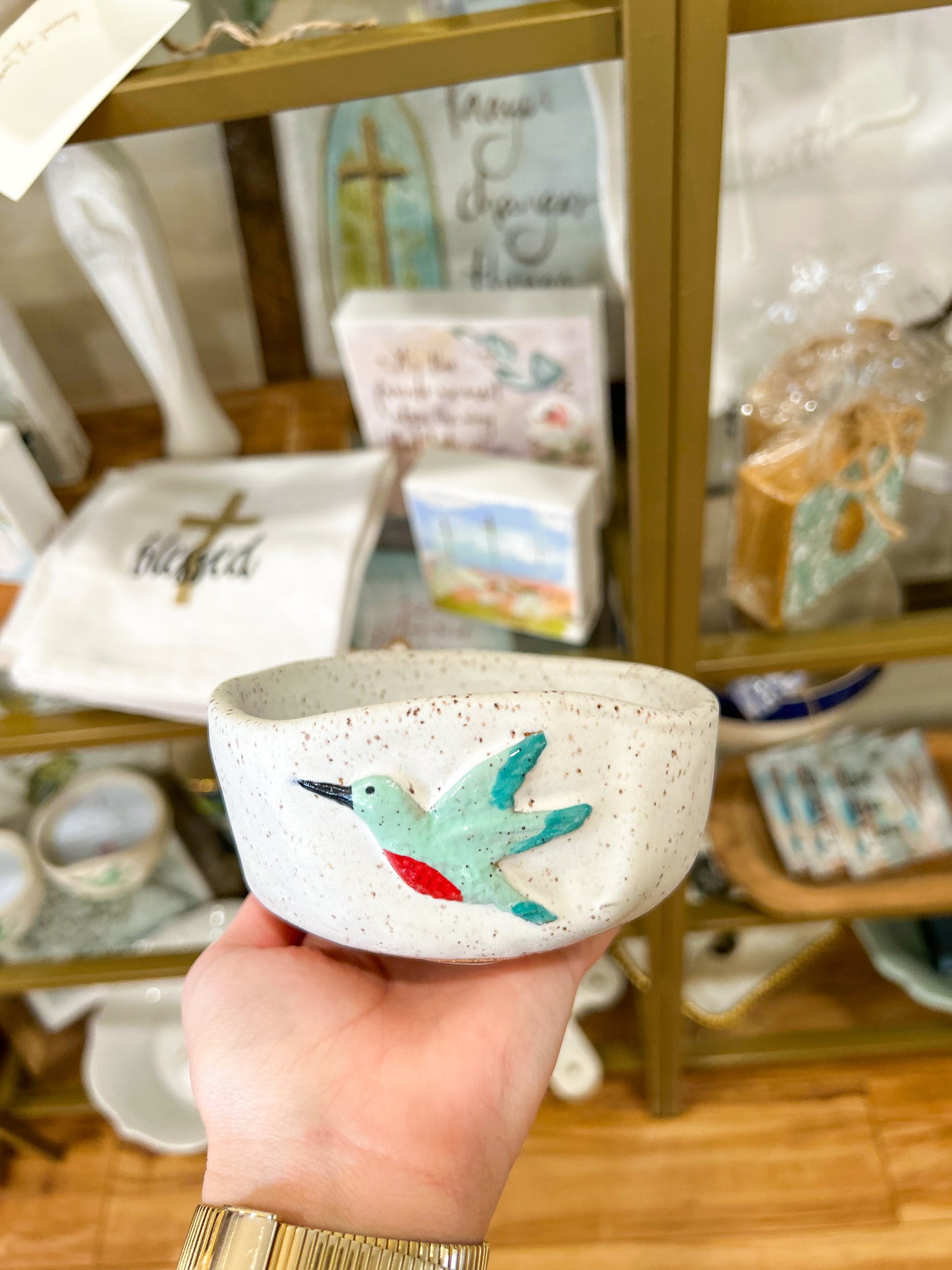 7oz White Hummingbird Pottery Candle-Lavish
