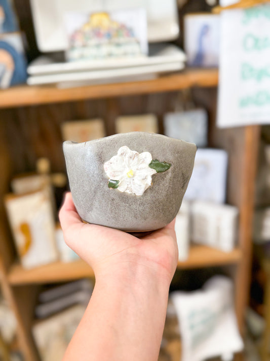14oz Grey Magnolia Pottery Candle Lavish