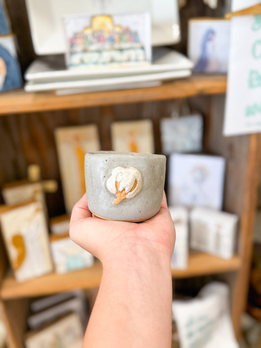 4oz Grey Cotton Pottery Candle Lavish