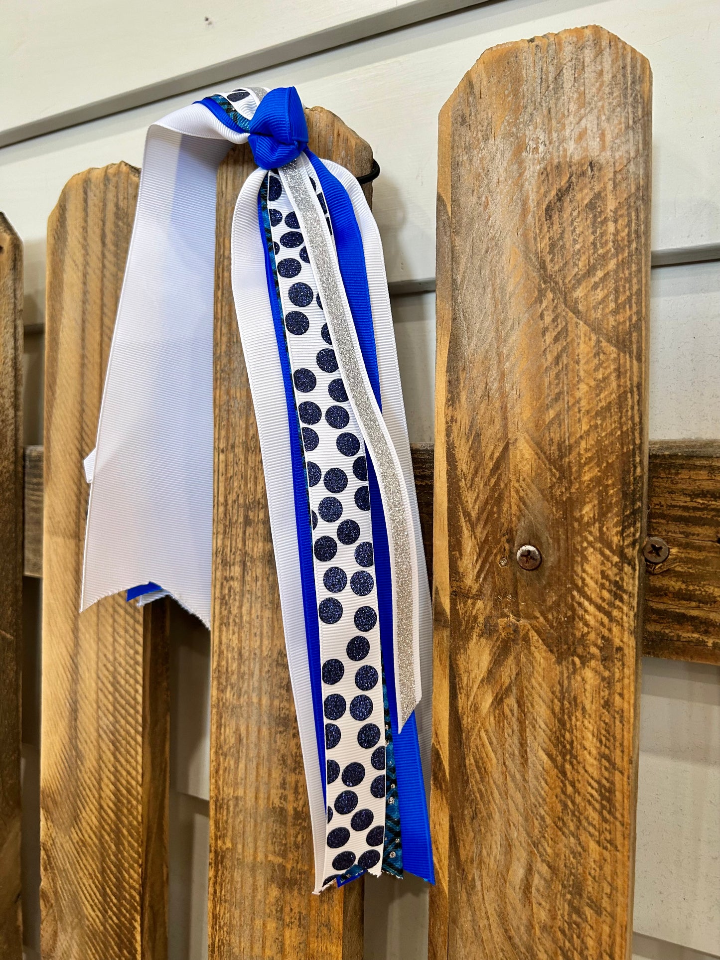 Blue and White Streamer