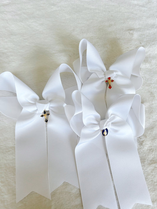 Maria White Hanging Bow With Charm