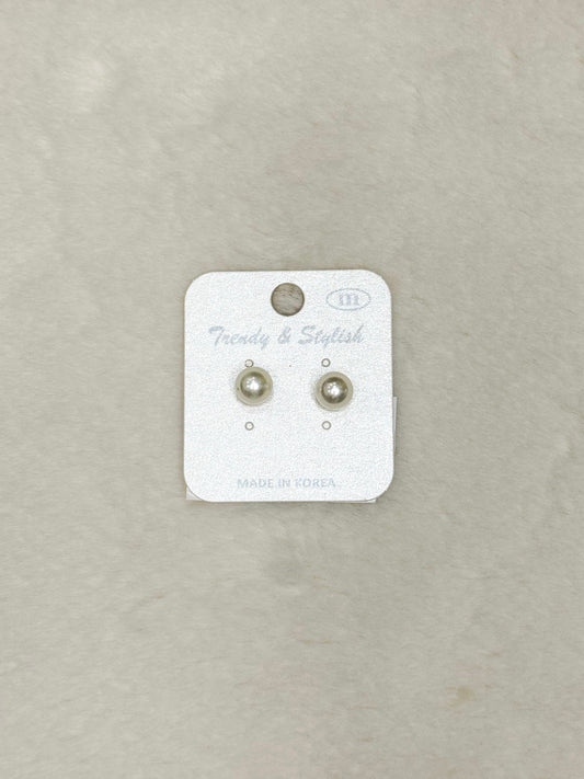 Clara Simple Pearl Stud Earrings