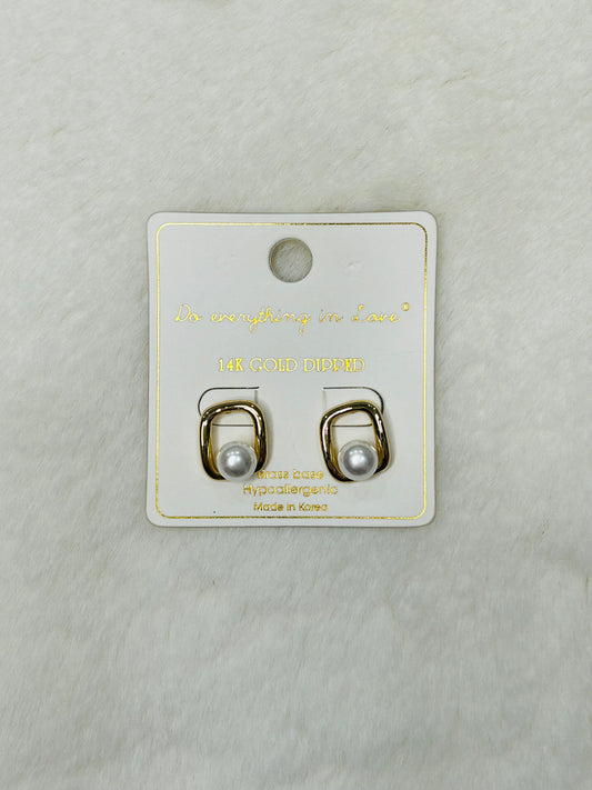 Maisie Pearl & Gold Square Stud Earrings