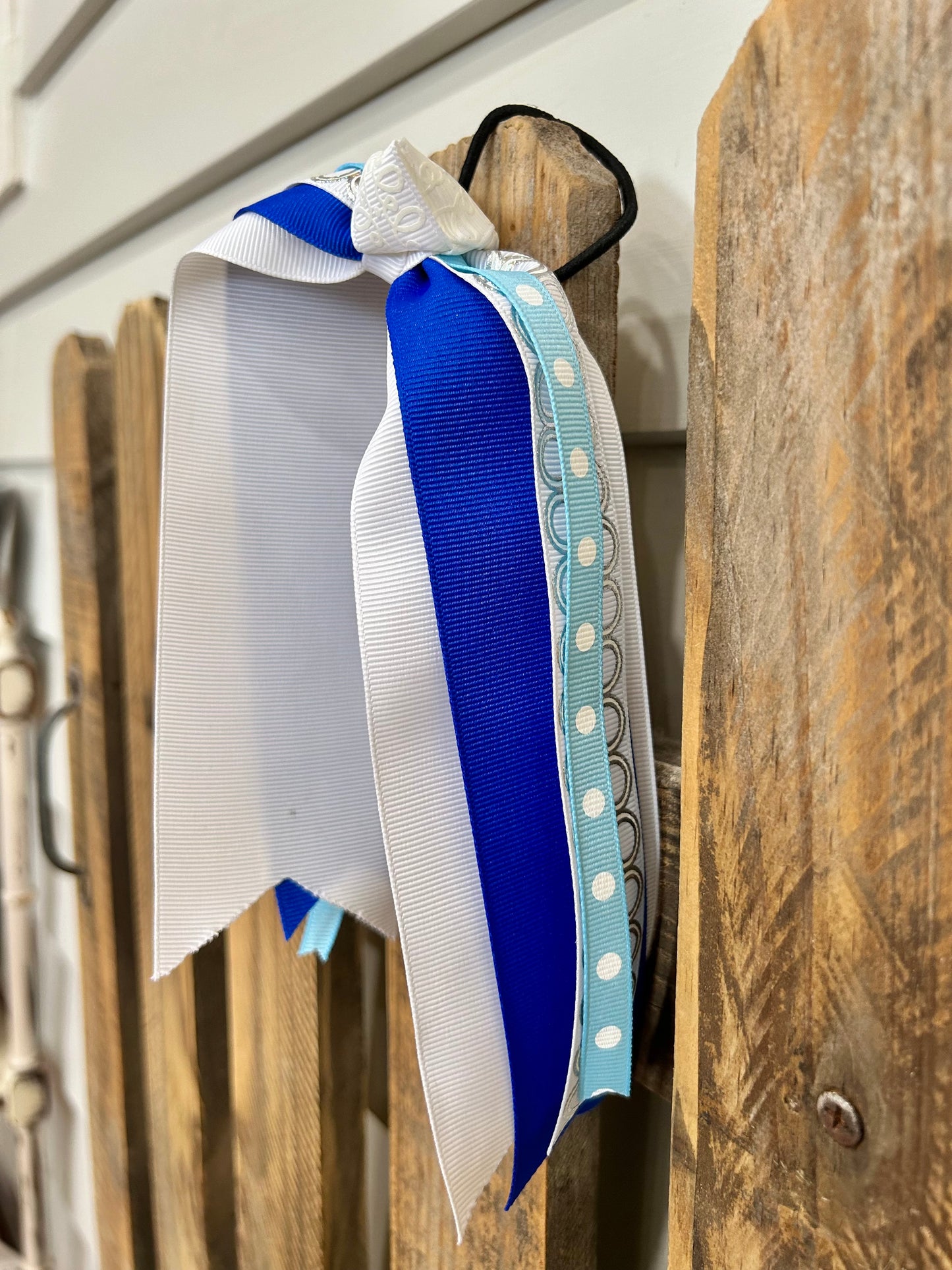 Blue and White Streamer