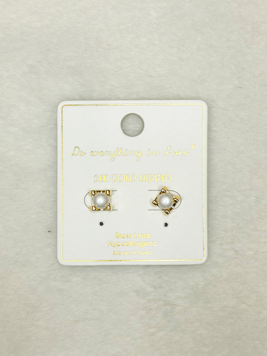 Do everything in Love Pearl Stud Earrings