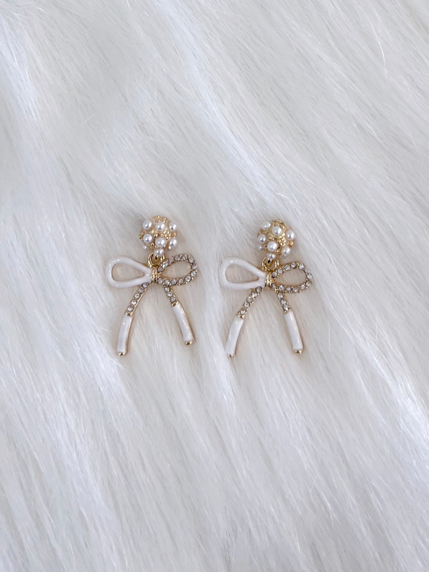 Mini Pearl/White Stud Bow Earrings