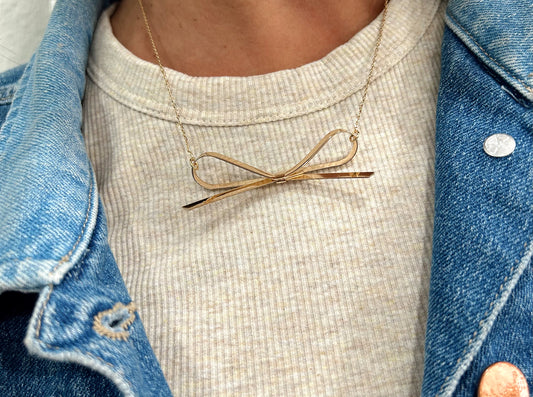 Classic Gold Bow Necklace