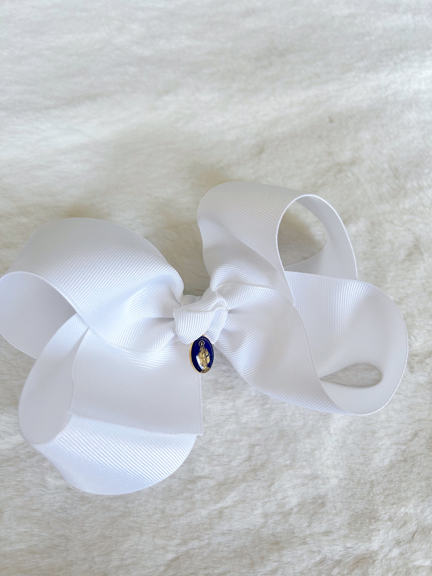 Rose White Classic Bow with Charm