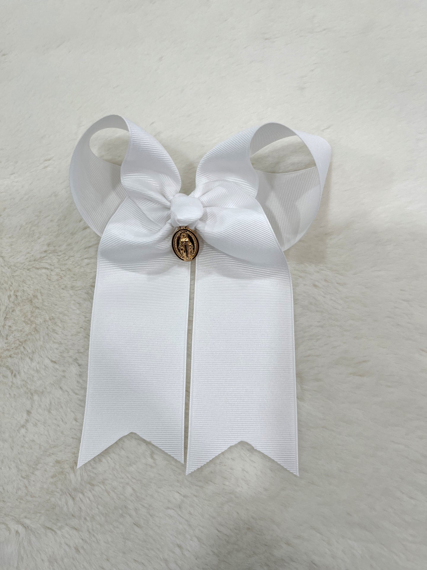 Maria White Hanging Bow With Charm