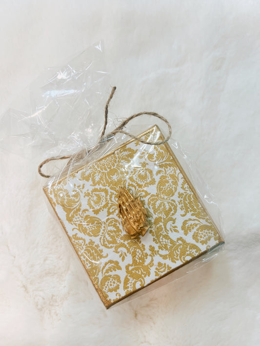 4x4 Canvas Beige Damask Praying Hands